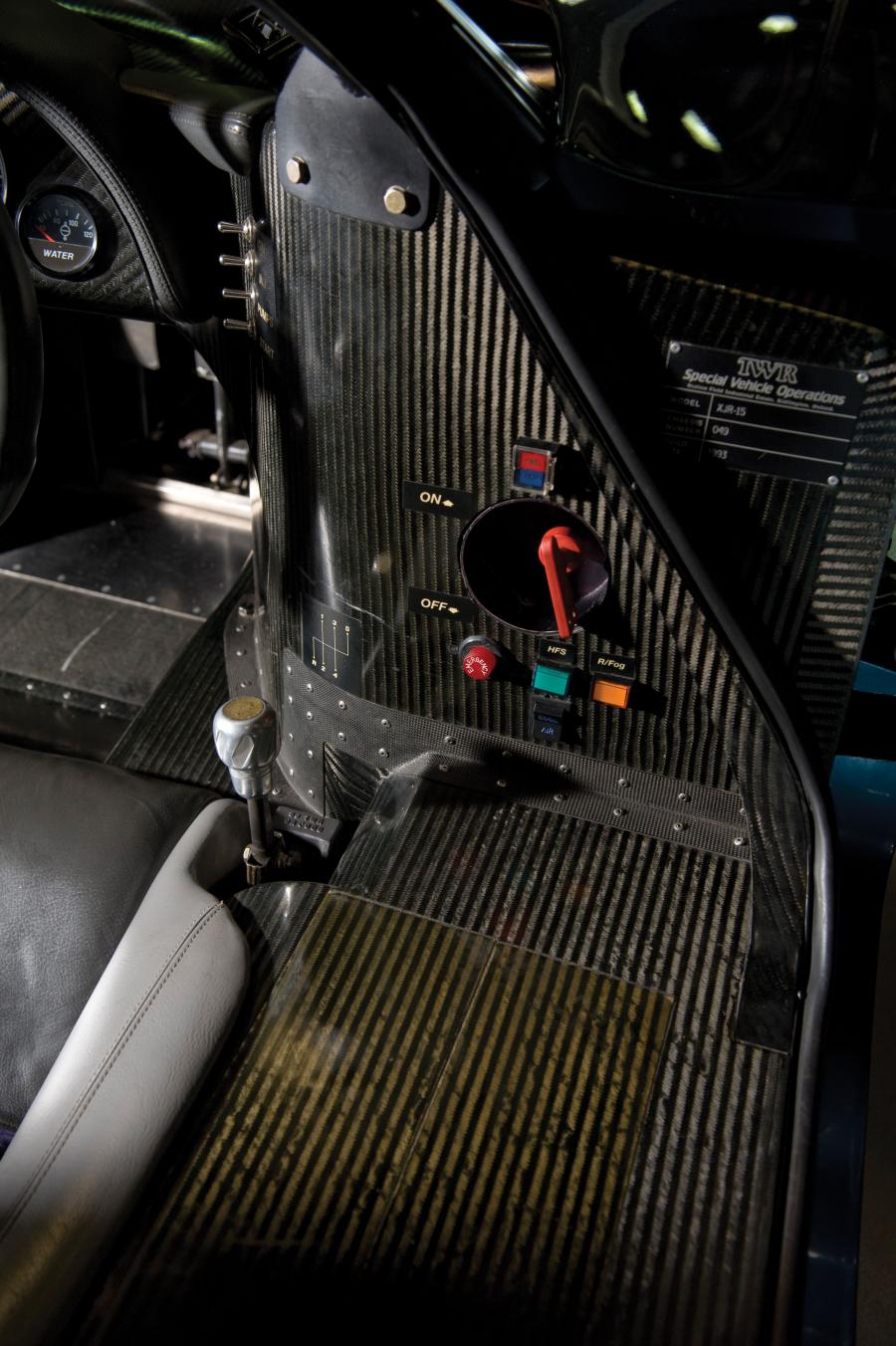  Jaguar XJR15 1993 года  (фото 4 из 23)